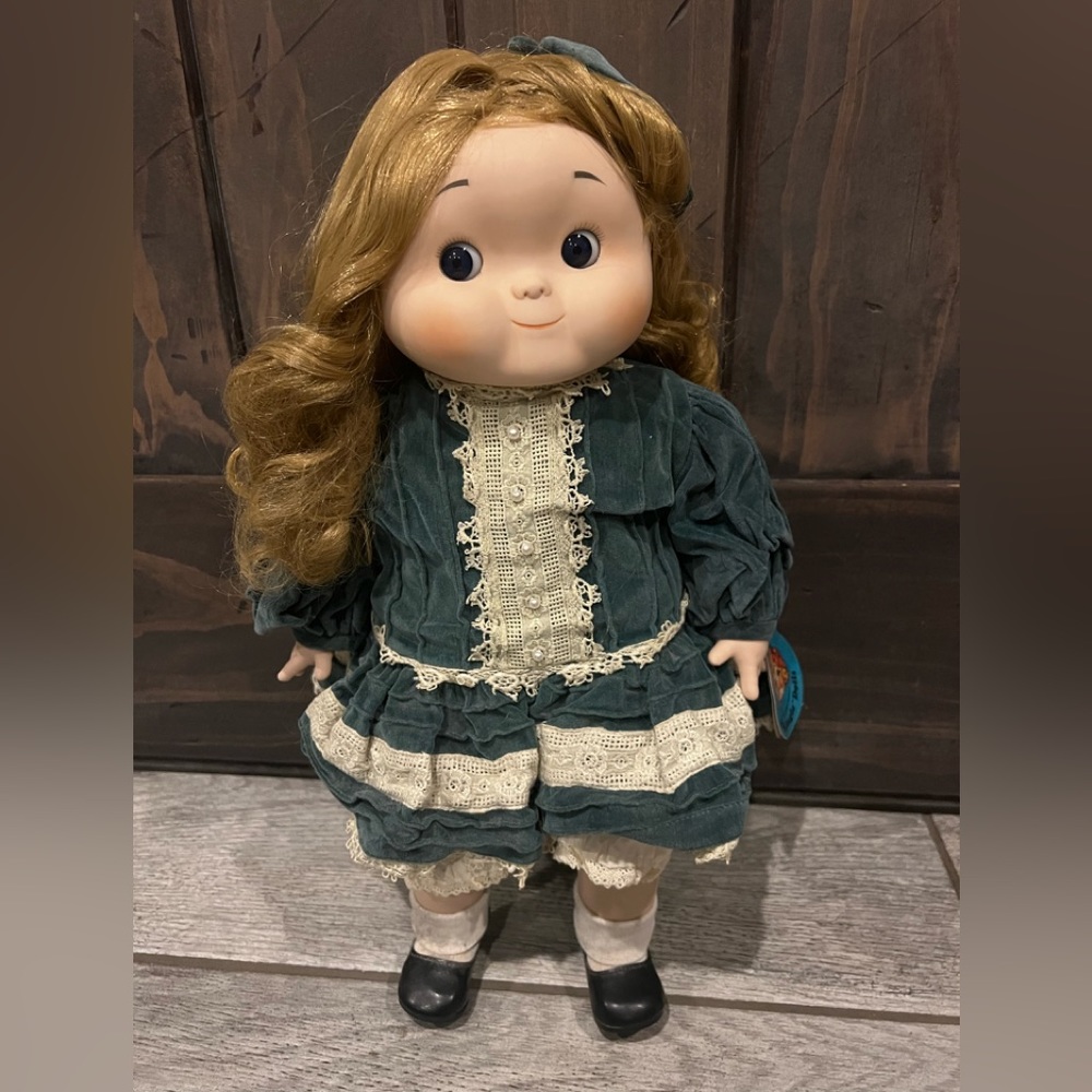 Dolly Dingle porcelain doll limited edition 1983 collectible